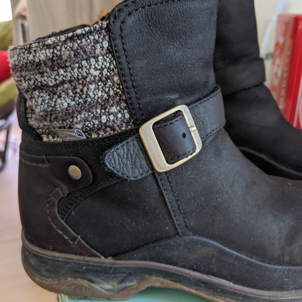 Black/brown waterproof Merrell ankle boots